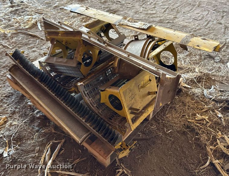 image for item KX9138 New Holland TR98  combine