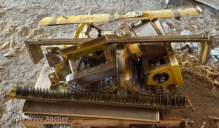 image for item KX9138 New Holland TR98  combine