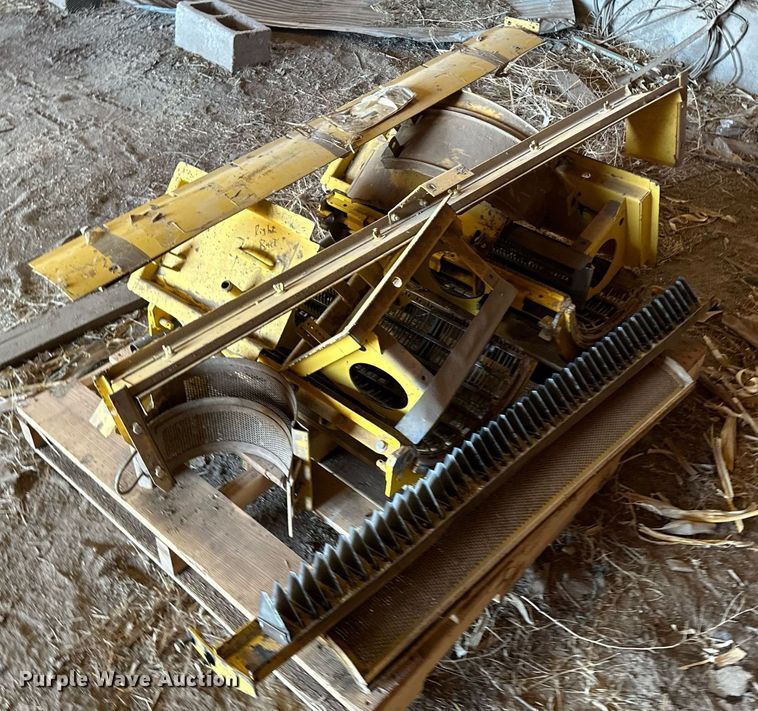 image for item KX9138 New Holland TR98  combine