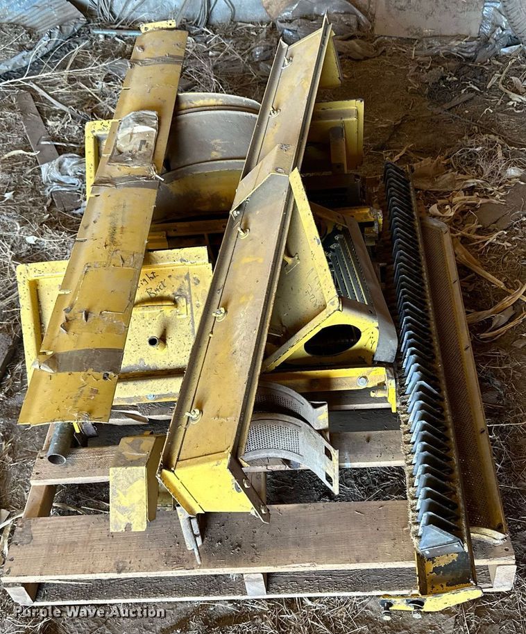 image for item KX9138 New Holland TR98  combine