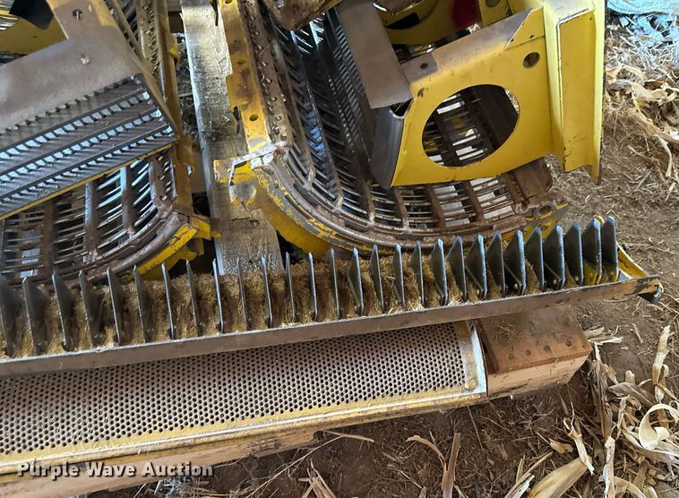 image for item KX9138 New Holland TR98  combine