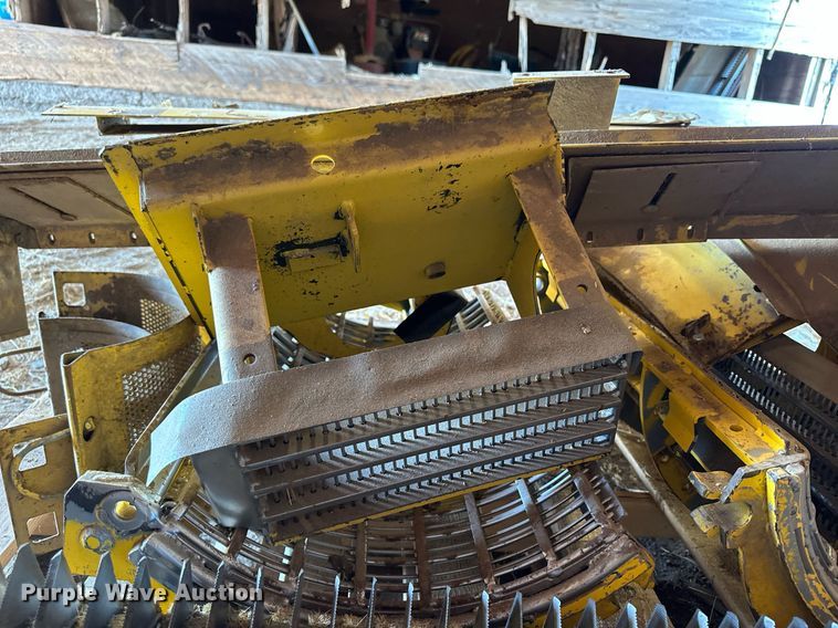 image for item KX9138 New Holland TR98  combine