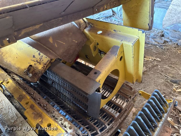 image for item KX9138 New Holland TR98  combine