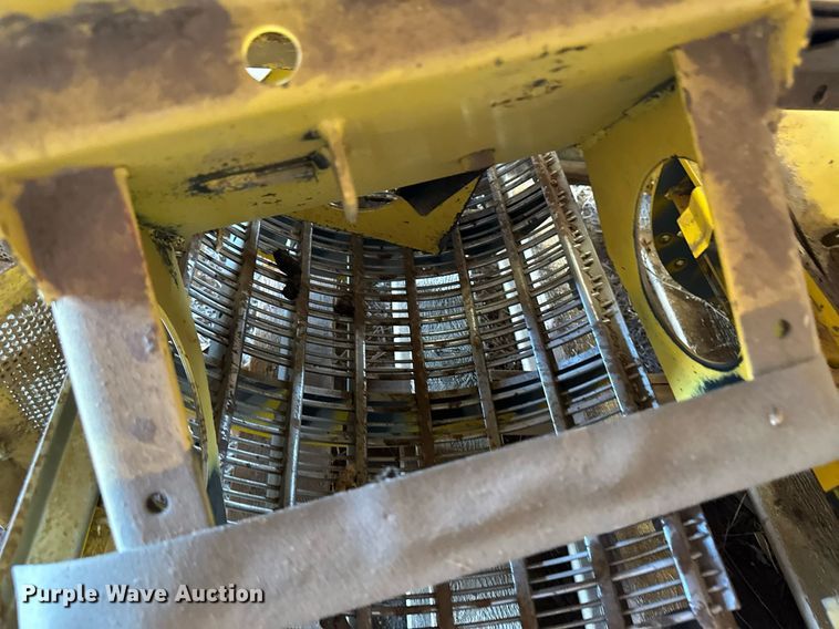 image for item KX9138 New Holland TR98  combine