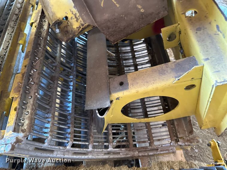 image for item KX9138 New Holland TR98  combine