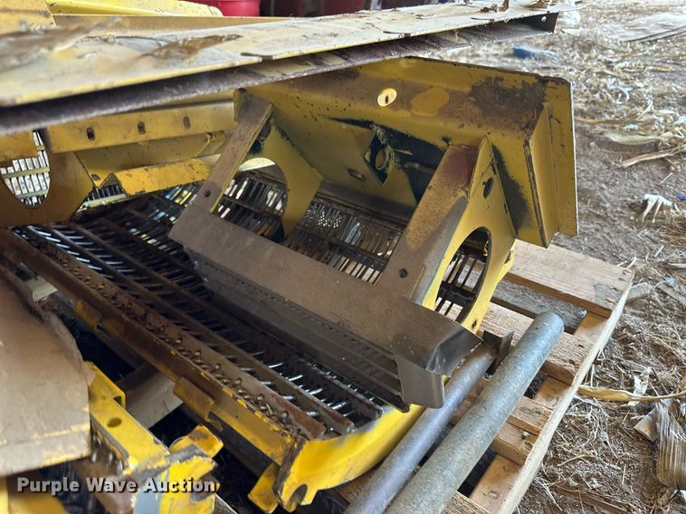 image for item KX9138 New Holland TR98  combine