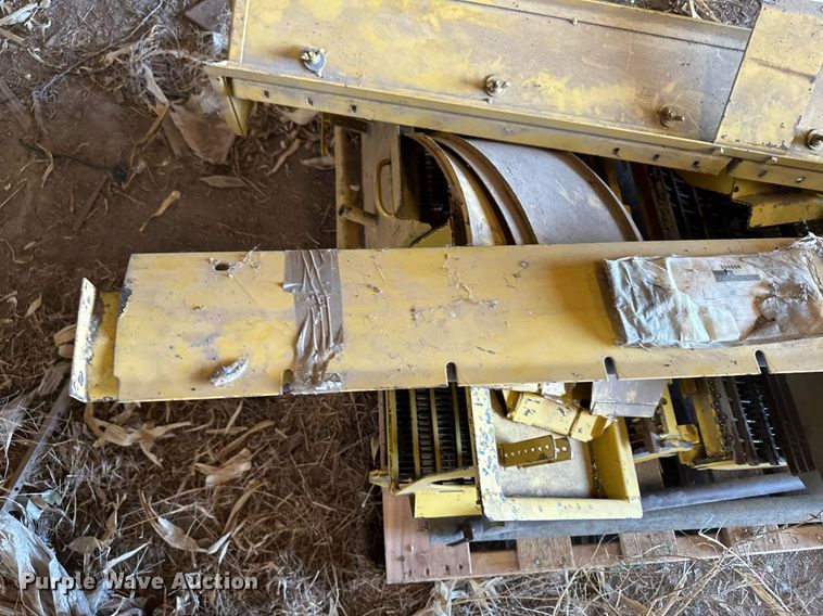 image for item KX9138 New Holland TR98  combine