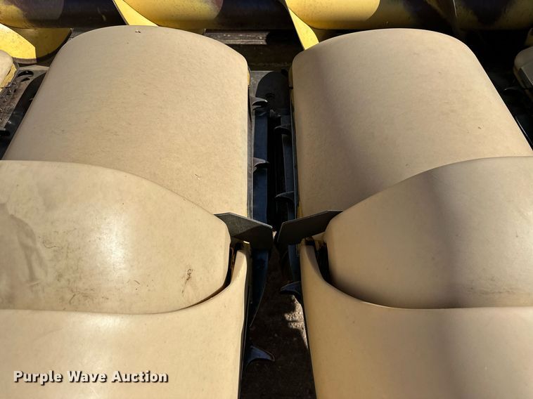 image for item KX9139 New Holland 996  corn head