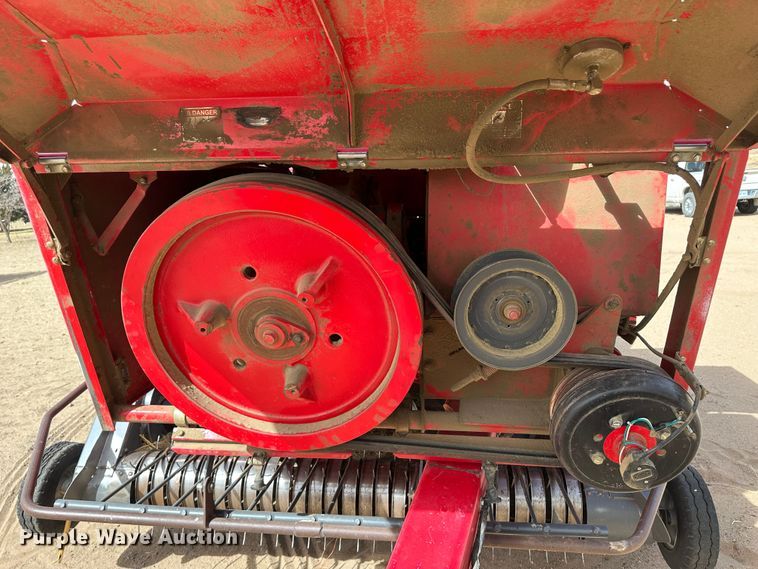 image for item KX9196 2013 Massey Ferguson 1843S  self-contained small square baler