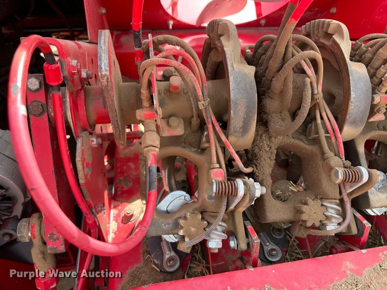 image for item KX9196 2013 Massey Ferguson 1843S  self-contained small square baler