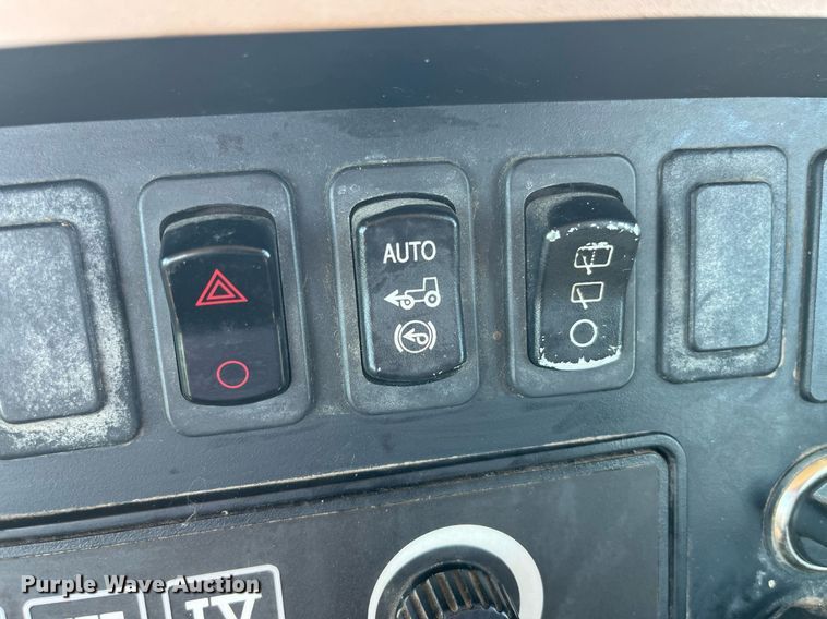 image for item LA9923 2008 John Deere 8130  MFWD tractor