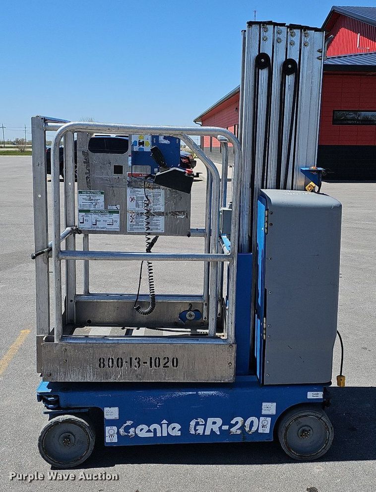 image for item LE9352 2016 Genie GR-20  vertical lift
