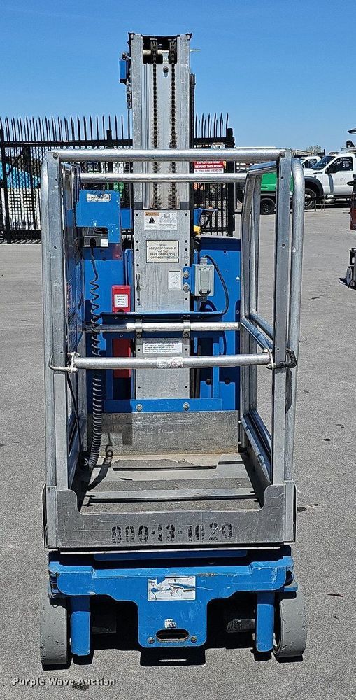 image for item LE9352 2016 Genie GR-20  vertical lift