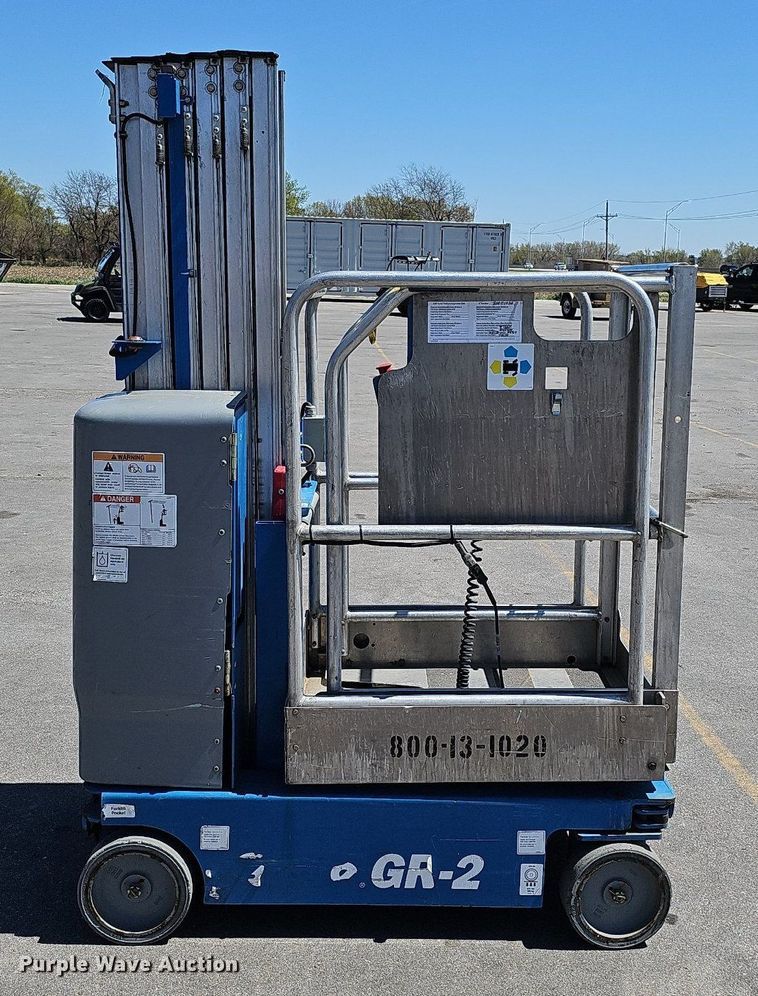 image for item LE9352 2016 Genie GR-20  vertical lift