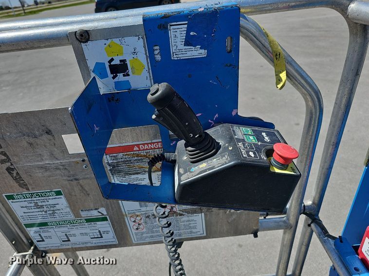 image for item LE9352 2016 Genie GR-20  vertical lift