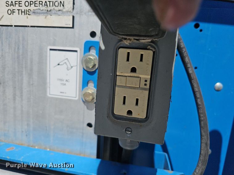 image for item LE9352 2016 Genie GR-20  vertical lift