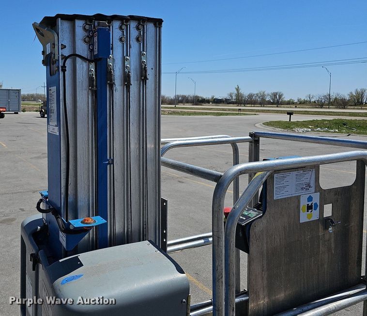 image for item LE9352 2016 Genie GR-20  vertical lift