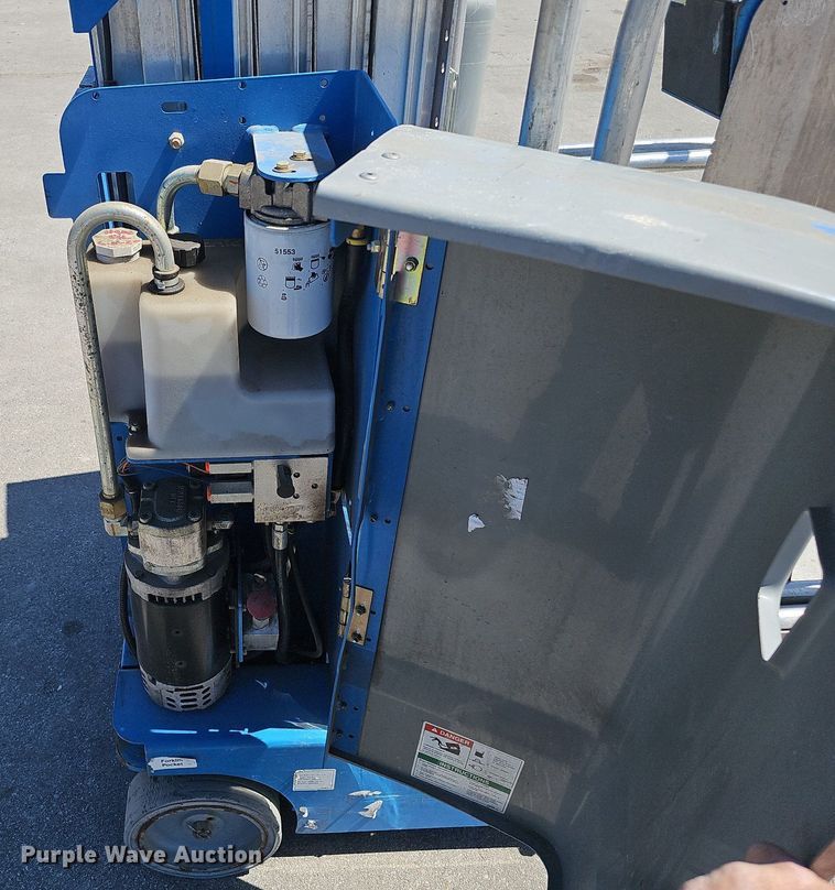 image for item LE9352 2016 Genie GR-20  vertical lift