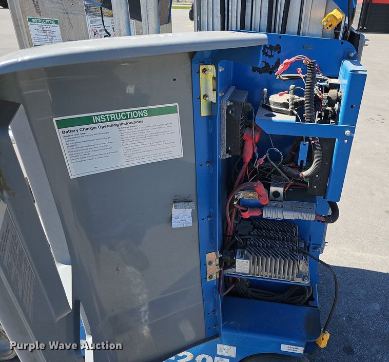 image for item LE9352 2016 Genie GR-20  vertical lift