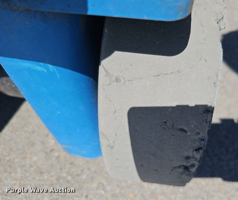 image for item LE9352 2016 Genie GR-20  vertical lift