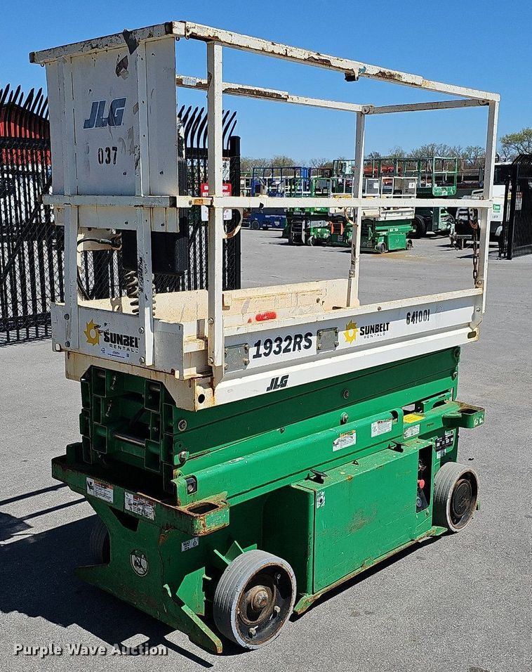 image for item LE9354 2014 JLG 1932RS  scissor lift