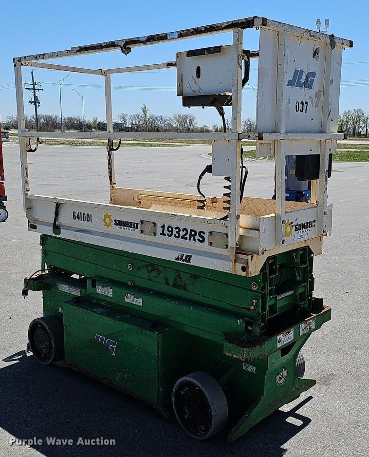 image for item LE9354 2014 JLG 1932RS  scissor lift