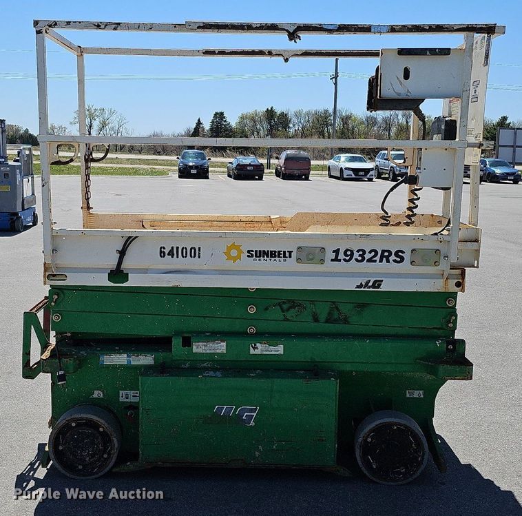 image for item LE9354 2014 JLG 1932RS  scissor lift