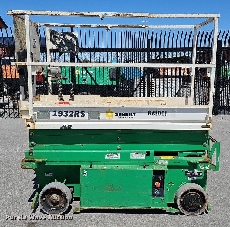 image for item LE9354 2014 JLG 1932RS  scissor lift