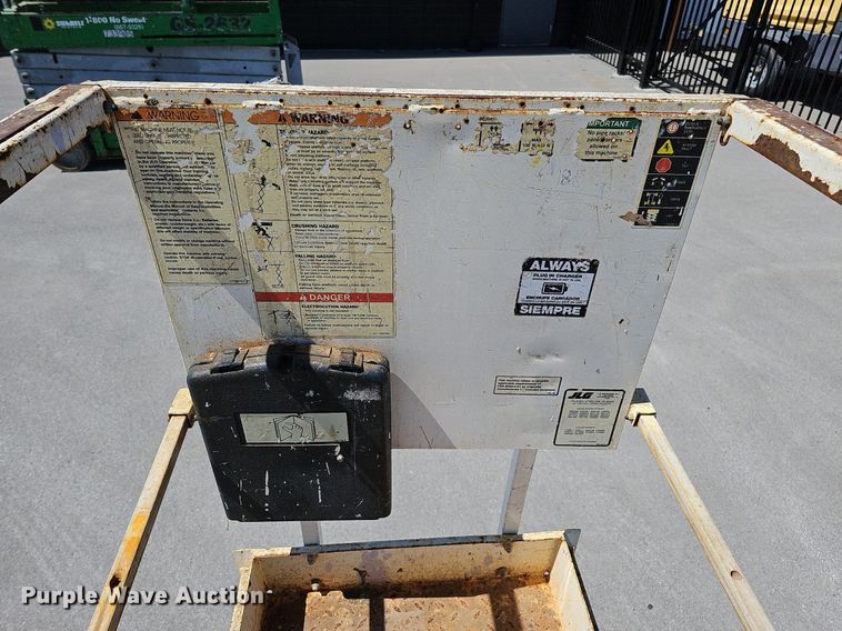 image for item LE9354 2014 JLG 1932RS  scissor lift