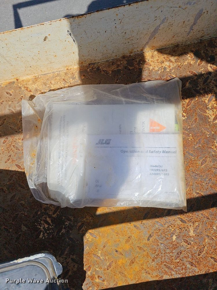 image for item LE9354 2014 JLG 1932RS  scissor lift