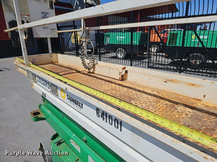 image for item LE9354 2014 JLG 1932RS  scissor lift