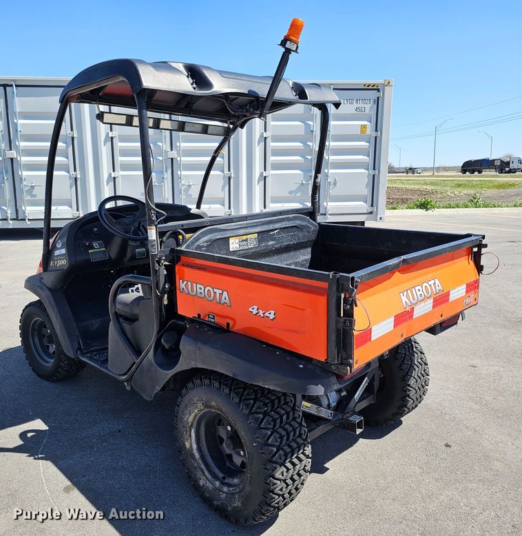 image for item LE9356 2018 Kubota RTV500  utility vehicle