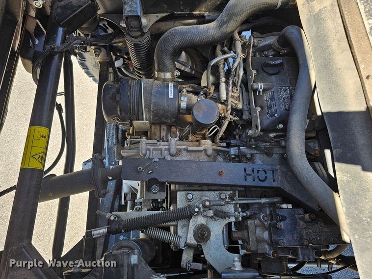 image for item LE9356 2018 Kubota RTV500  utility vehicle