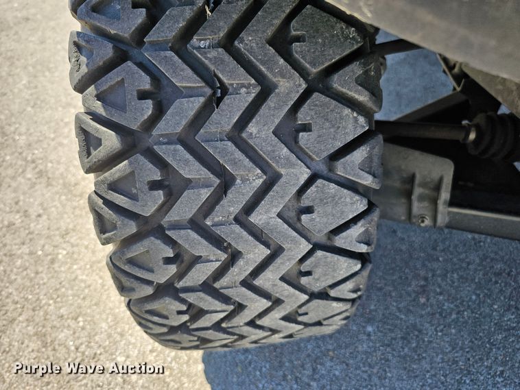 image for item LE9356 2018 Kubota RTV500  utility vehicle