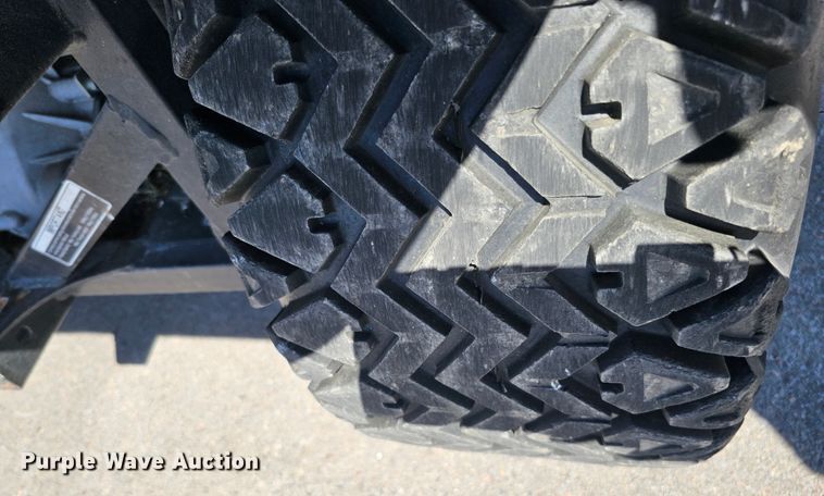 image for item LE9356 2018 Kubota RTV500  utility vehicle