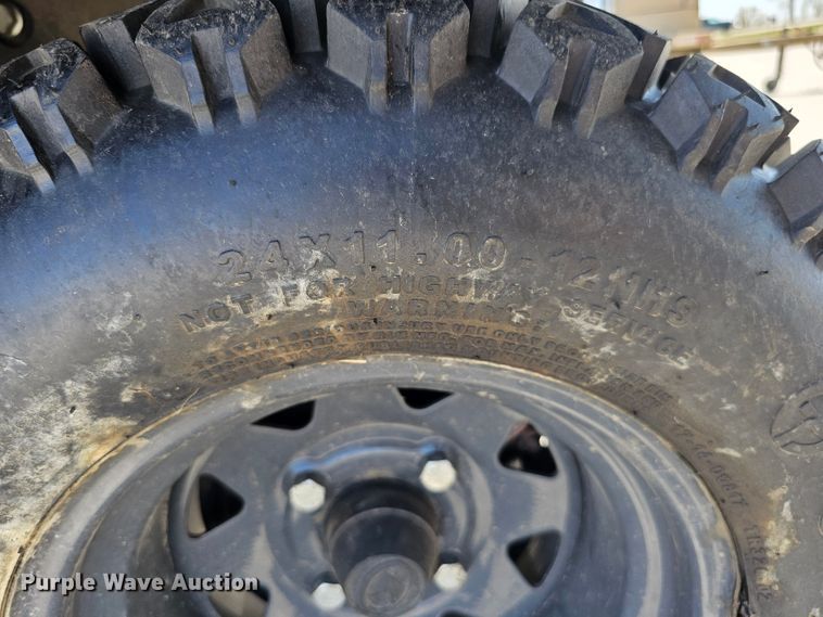 image for item LE9356 2018 Kubota RTV500  utility vehicle