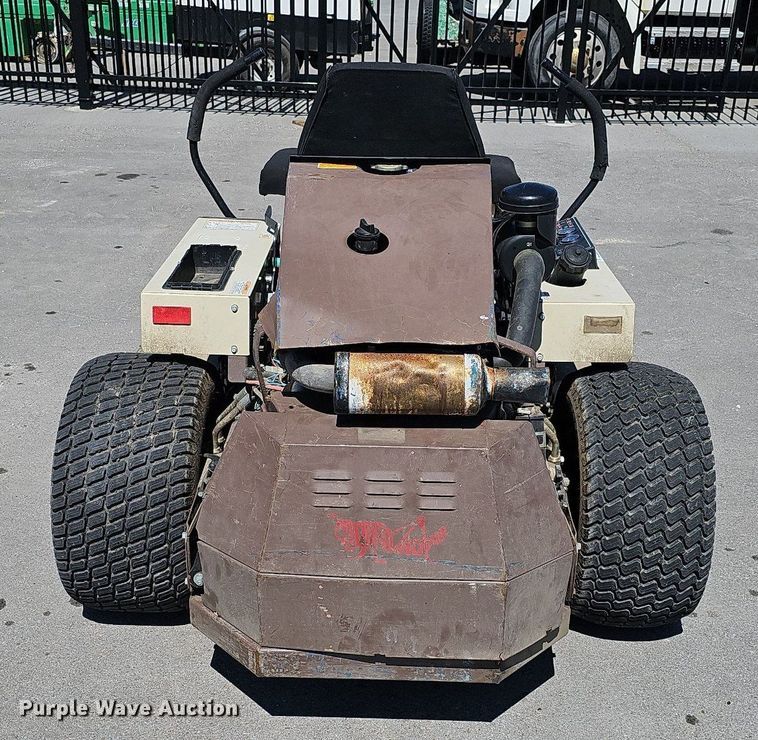 image for item LE9359 Grasshopper 325  ZTR lawn mower