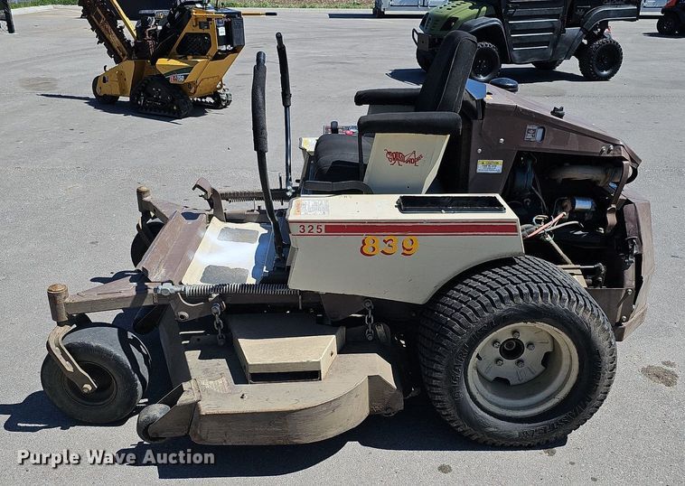 image for item LE9359 Grasshopper 325  ZTR lawn mower