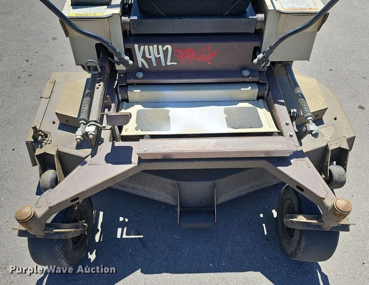 image for item LE9359 Grasshopper 325  ZTR lawn mower