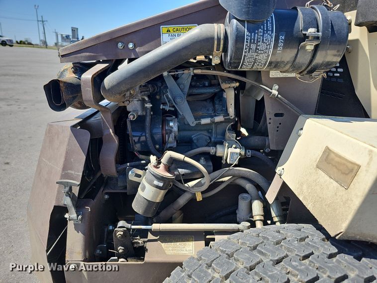 image for item LE9359 Grasshopper 325  ZTR lawn mower