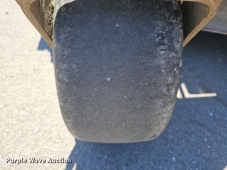 image for item LE9359 Grasshopper 325  ZTR lawn mower