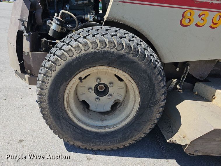 image for item LE9359 Grasshopper 325  ZTR lawn mower