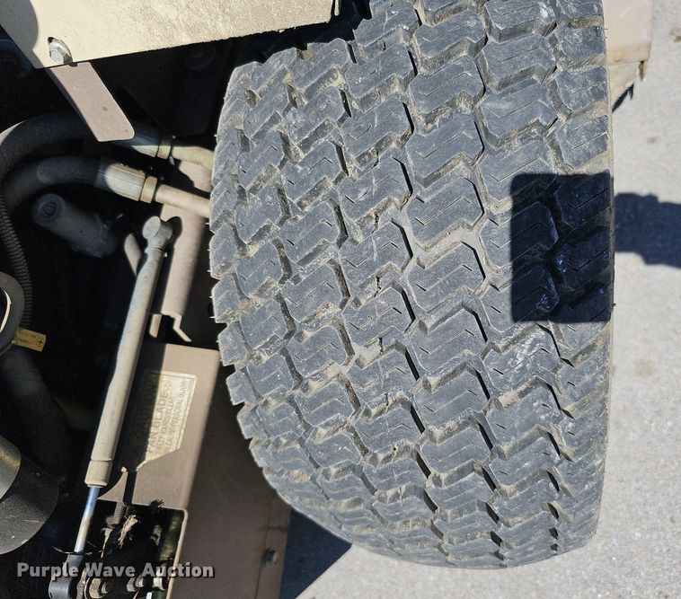 image for item LE9359 Grasshopper 325  ZTR lawn mower