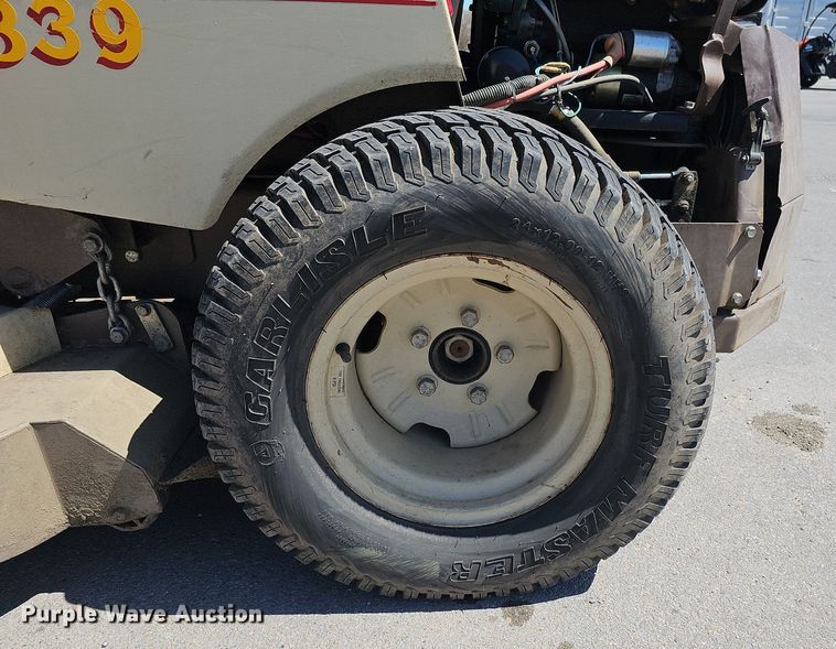 image for item LE9359 Grasshopper 325  ZTR lawn mower