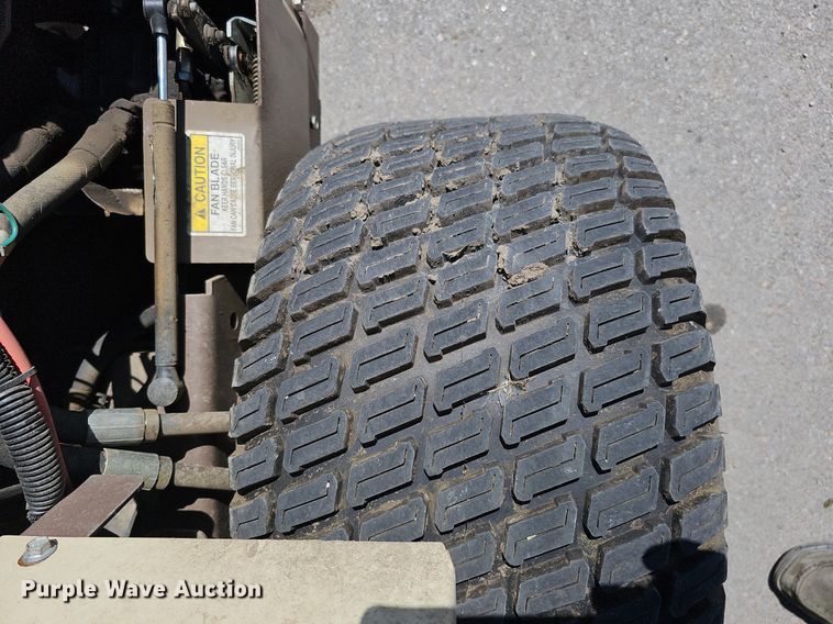 image for item LE9359 Grasshopper 325  ZTR lawn mower