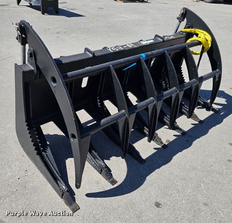image for item LE9369 70" W skid steer grapple bucket