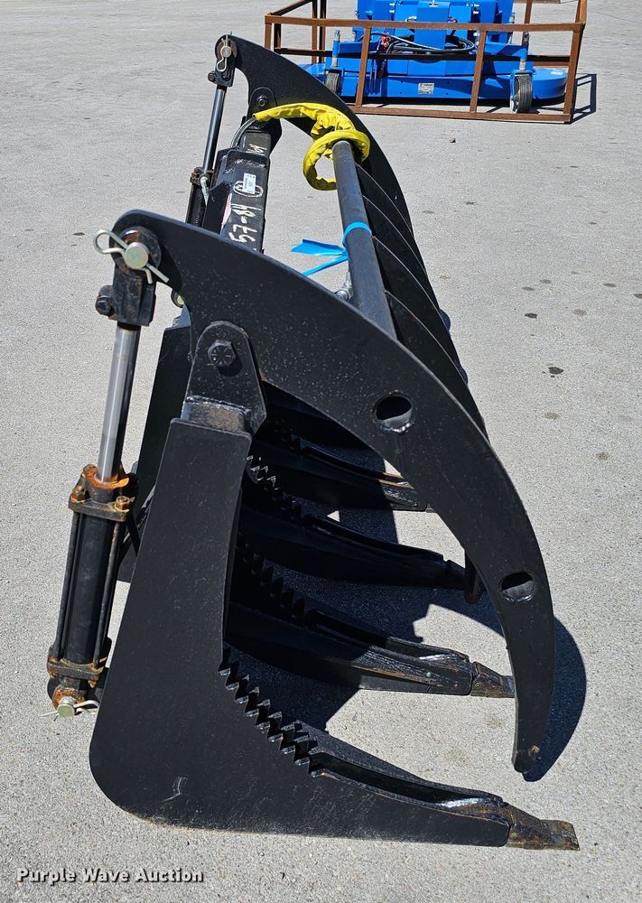 image for item LE9369 70" W skid steer grapple bucket