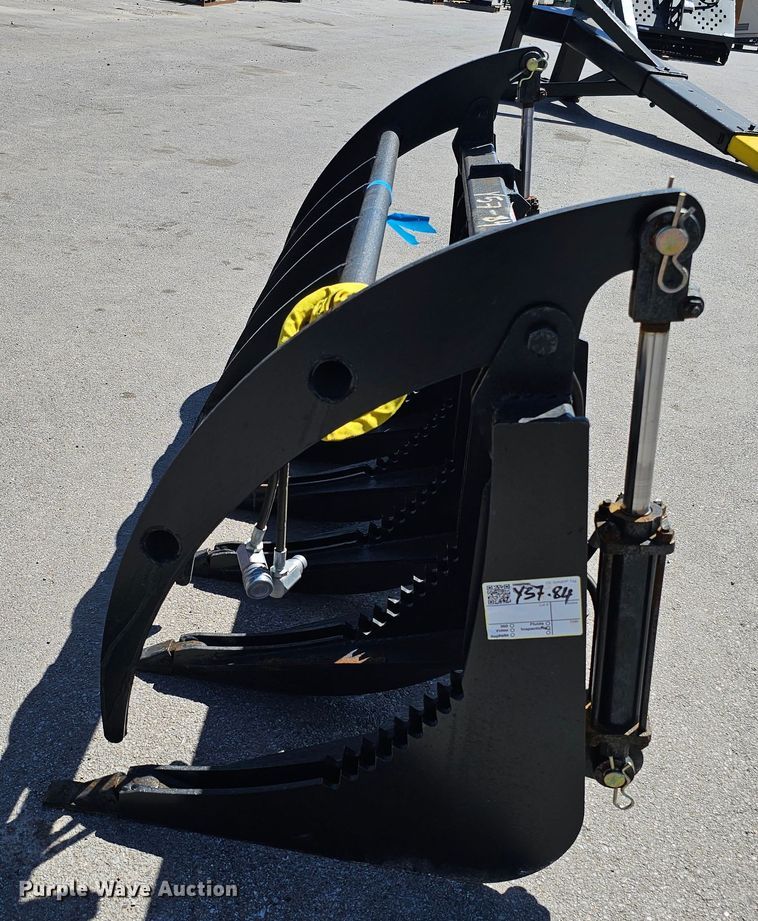 image for item LE9369 70" W skid steer grapple bucket