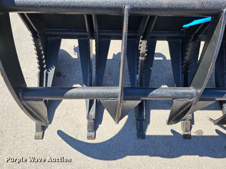 image for item LE9369 70" W skid steer grapple bucket