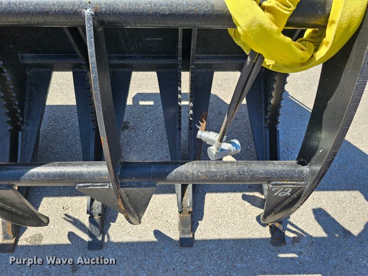 image for item LE9369 70" W skid steer grapple bucket